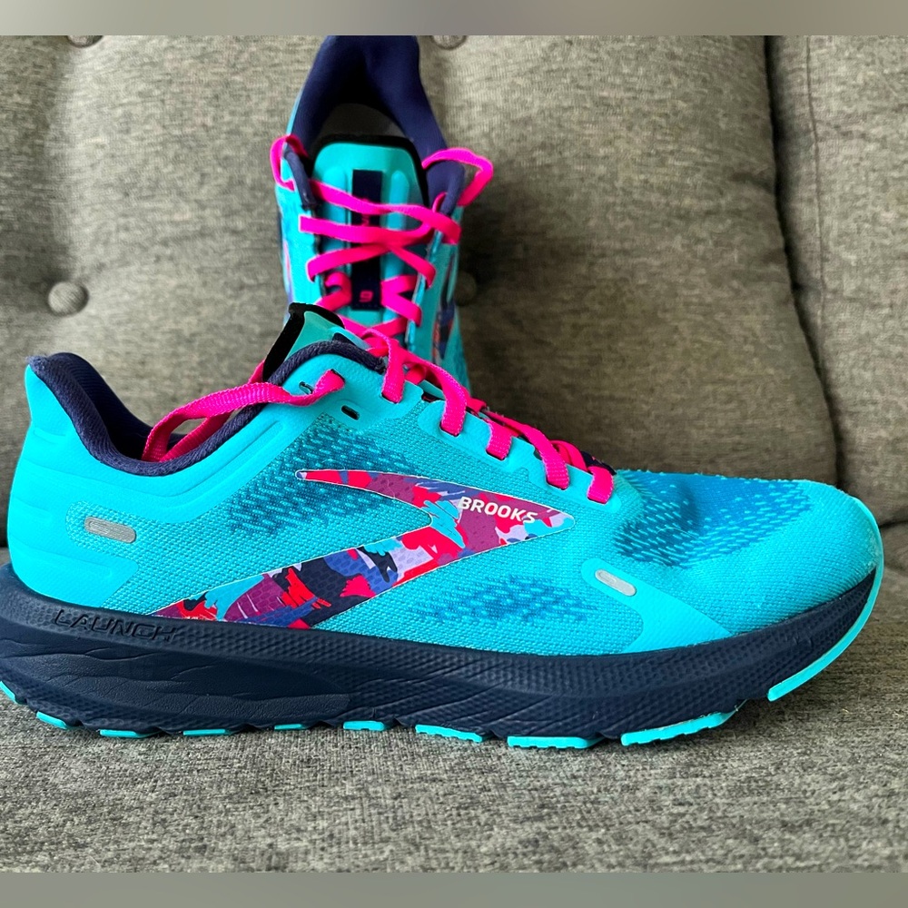Women’s Brooks (Dicks Sporting Goods Exclusive) Launch 9 -EUC